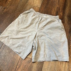 Lululemon men’s athletic shorts green